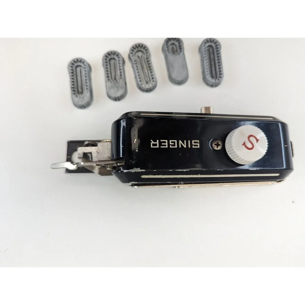 Buttonholer Singer Vintage 1951 Kit #160506 w/‎ Case 5 Cams
